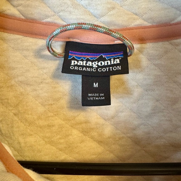 Patagonia Women's Cream and Pink Quilted Pullover - Picture 3 of 4